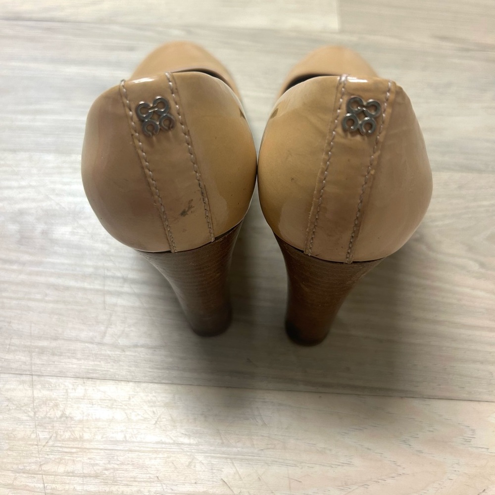 Coach Pumps Tan Patent Leather Classic Slip On Women Sz 9.5B Office Work Heels - Picture 6 of 12